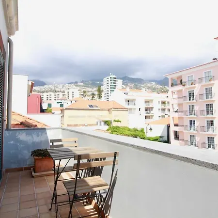 Tr3s Qu4rtos Carmo By Analodges Funchal (Madeira)